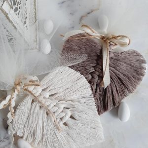 https://www.bonboniera.gr/product/%ce%bc%cf%80%ce%bf%ce%bc%cf%80%ce%bf%ce%bd%ce%b9%ce%ad%cf%81%ce%b1-%ce%b2%ce%ac%cf%80%cf%84%ce%b9%cf%83%ce%b7%cf%82-%ce%bc%ce%b1%ce%ba%cf%81%ce%b1%ce%bc%ce%ad-%cf%86%cf%8d%ce%bb%ce%bb%ce%bf-%ce%b2oho/