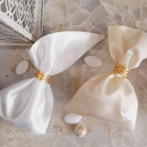 Μπομπονιέρα Γάμου Πουγκί Σατέν με Μεταλλικό Δαχτυλίδι.