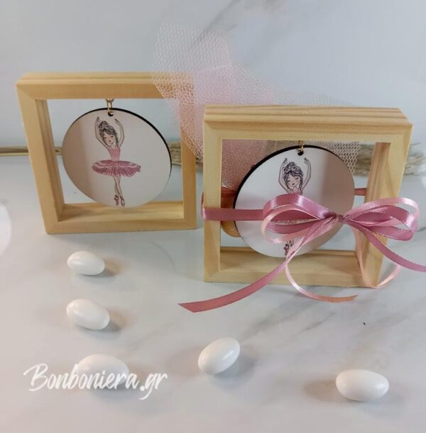 https://www.bonboniera.gr/product/%ce%bc%cf%80%ce%bf%ce%bc%cf%80%ce%bf%ce%bd%ce%b9%ce%ad%cf%81%ce%b1-%ce%b2%ce%ac%cf%80%cf%84%ce%b9%cf%83%ce%b7%cf%82-%ce%be%cf%85%ce%bb%ce%b9%ce%bd%ce%bf-%ce%ba%ce%b1%ce%b4%cf%81%ce%b1%ce%ba%ce%b9/