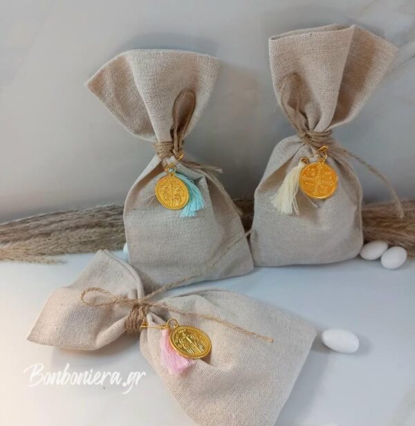 https://www.bonboniera.gr/product/%ce%bc%cf%80%ce%bf%ce%bc%cf%80%ce%bf%ce%bd%ce%b9%ce%ad%cf%81%ce%b1-%ce%b2%ce%ac%cf%80%cf%84%ce%b9%cf%83%ce%b7%cf%82-%ce%bc%ce%b5-%ce%b1%ce%b3%ce%b9%ce%bf%cf%85%cf%82/