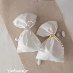 Μπομπονιέρα γάμου πουγκί με κορδόνι και διακοσμητικά στεφανάκια σε χρυσό ή ασημί χρώμα.