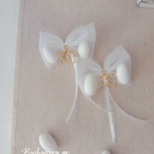 Μπομπονιέρα με χρυσές καρδιές και δυο κουφέτα