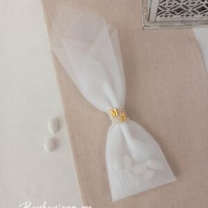 Μπομπονιέρα γάμου με διπλό γαλλικό τούλι και κορδόνι με μονόγραμμα.