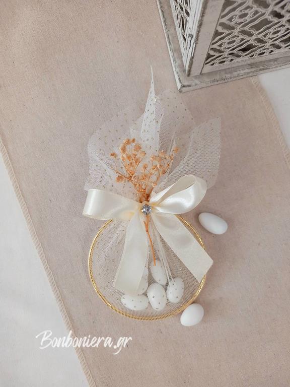 Μπομπονιέρα γάμου με χρυσό ή ασημί στεφανάκι, τούλι και αποξηραμένα άνθη.